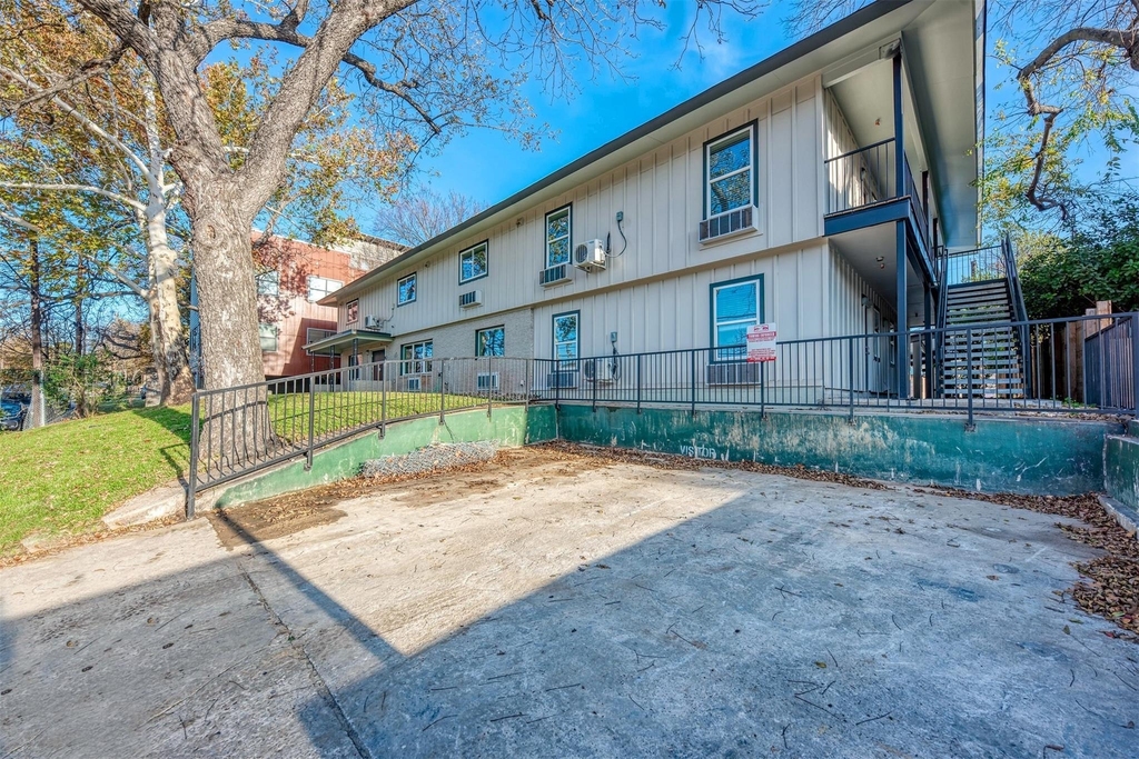 306 E 30th St - Photo 0