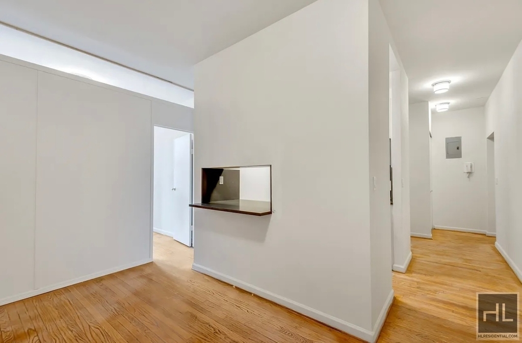 Madison Avenue - Photo 1