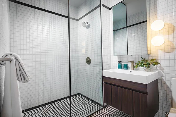 40 Bruckner Boulevard - Photo 1