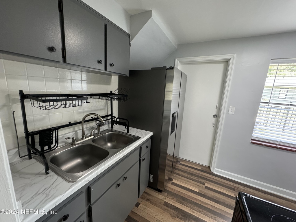 1284 Ingleside Avenue - Photo 5