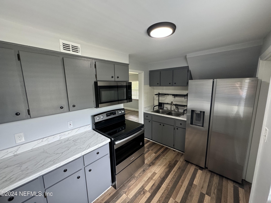 1284 Ingleside Avenue - Photo 1