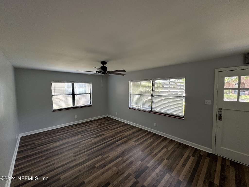 1284 Ingleside Avenue - Photo 2