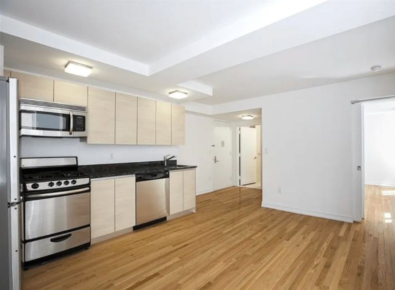 West End Avenue - Photo 1