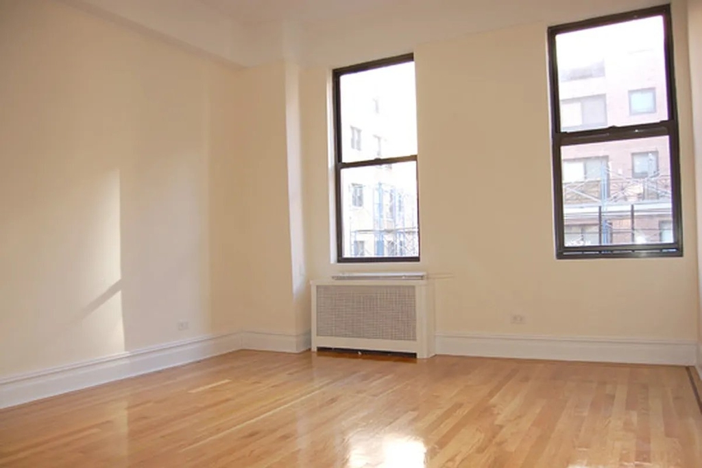 West 90th Street - Photo 0