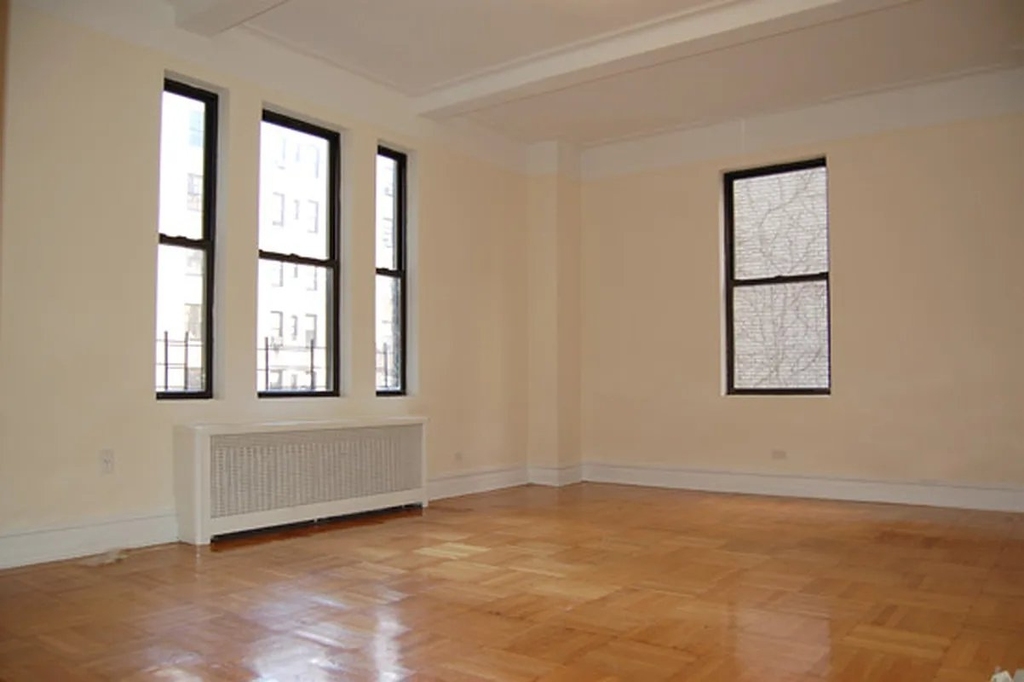 West 90th Street - Photo 1