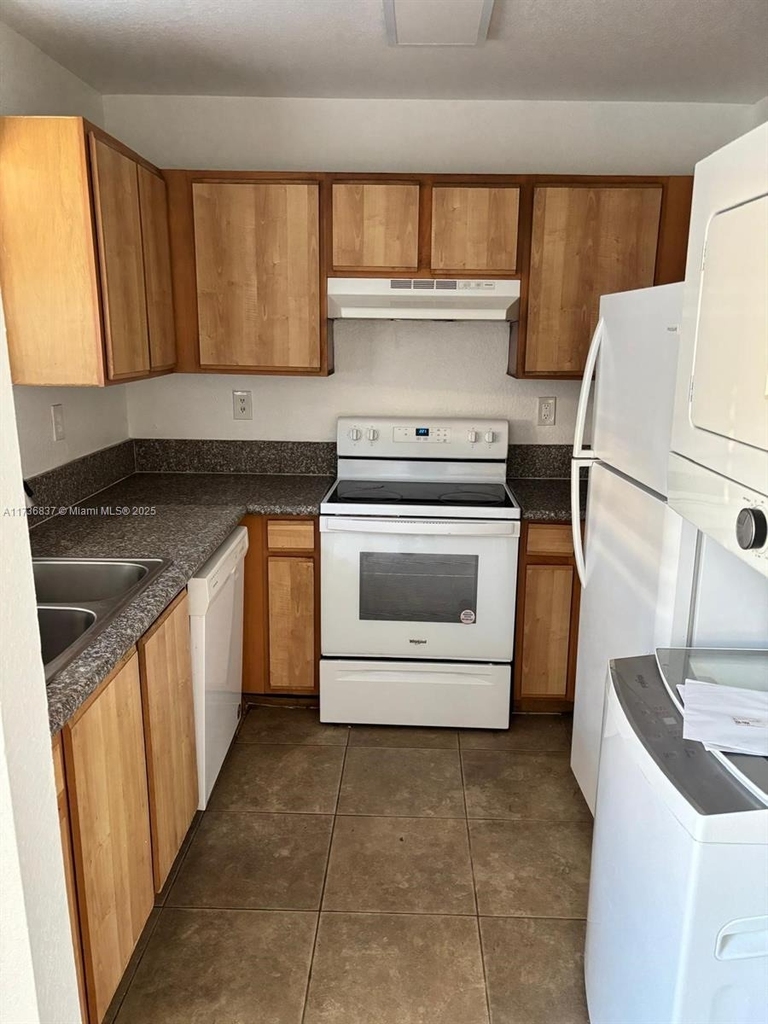 2062 Ne 167th St - Photo 4