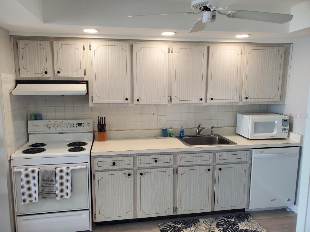 895 S Gulfview Boulevard - Photo 14