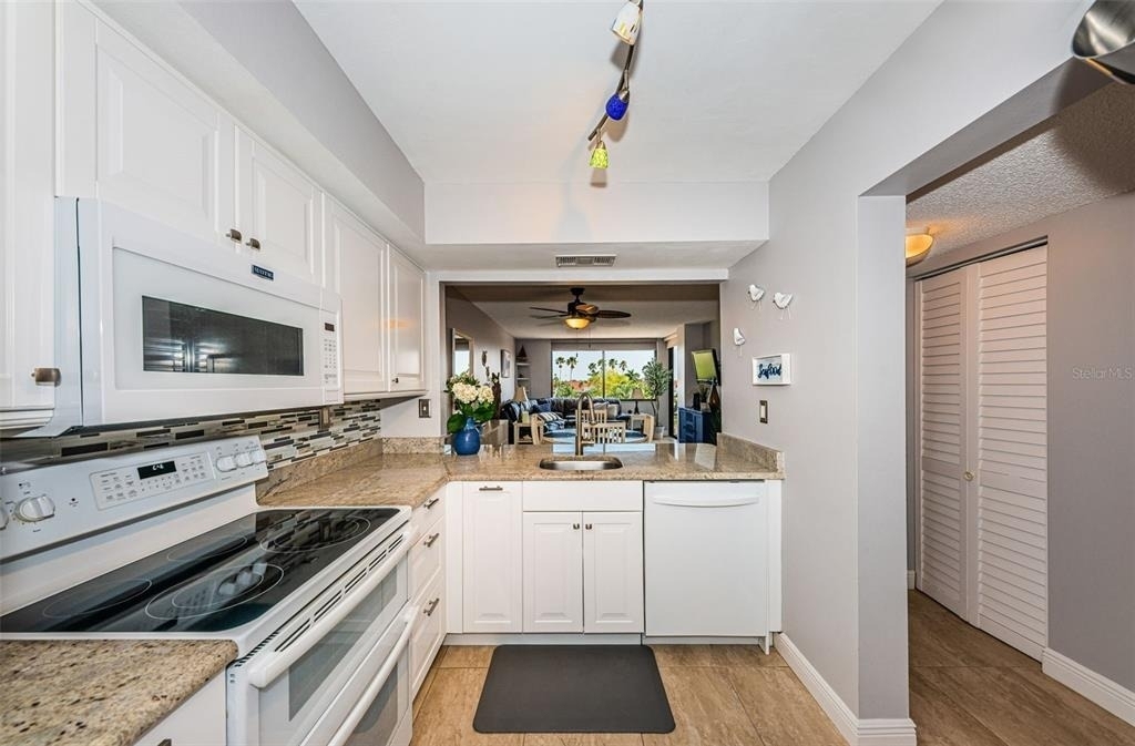 6295 Bahia Del Mar Circle - Photo 3