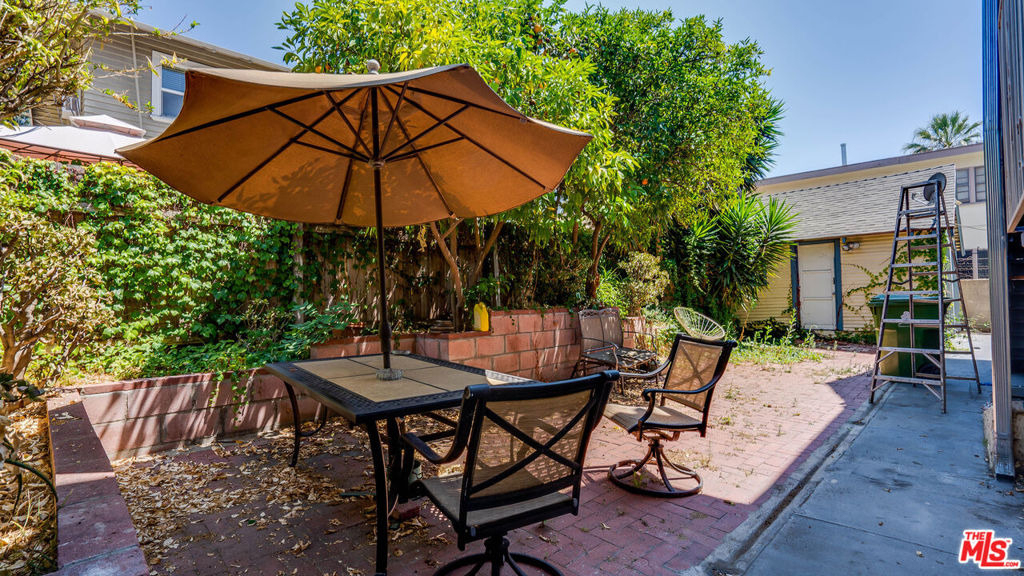 1130 S Hoover Street - Photo 2