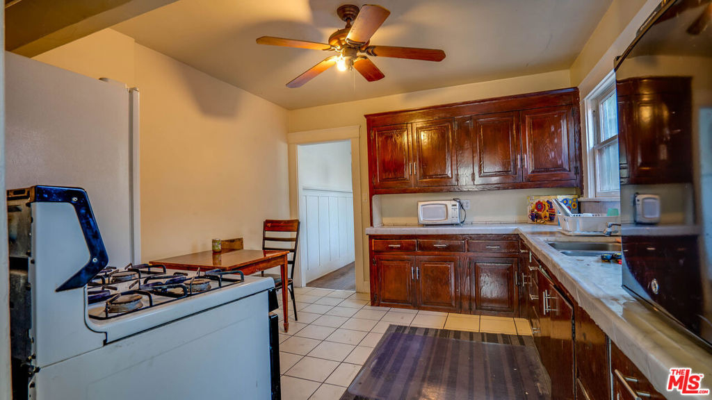 1130 S Hoover Street - Photo 9