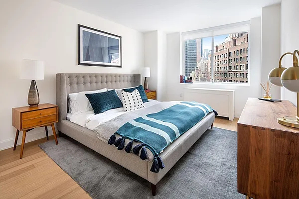 East 54th Street - Photo 2