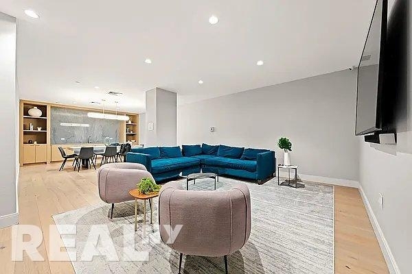 East 34th Street - Photo 9