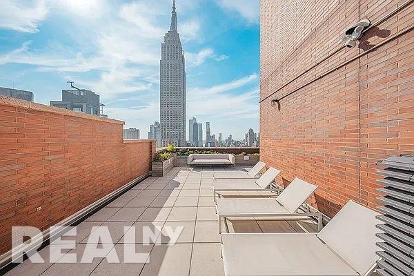 East 34th Street - Photo 11