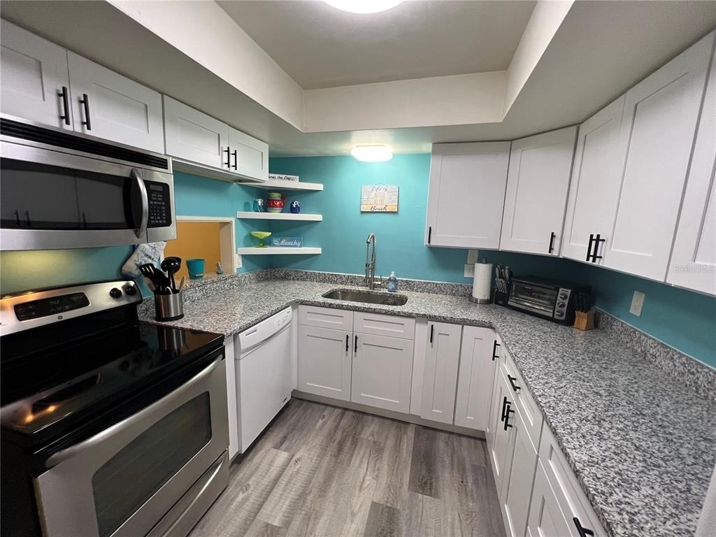 1406 N Saturn Avenue - Photo 8