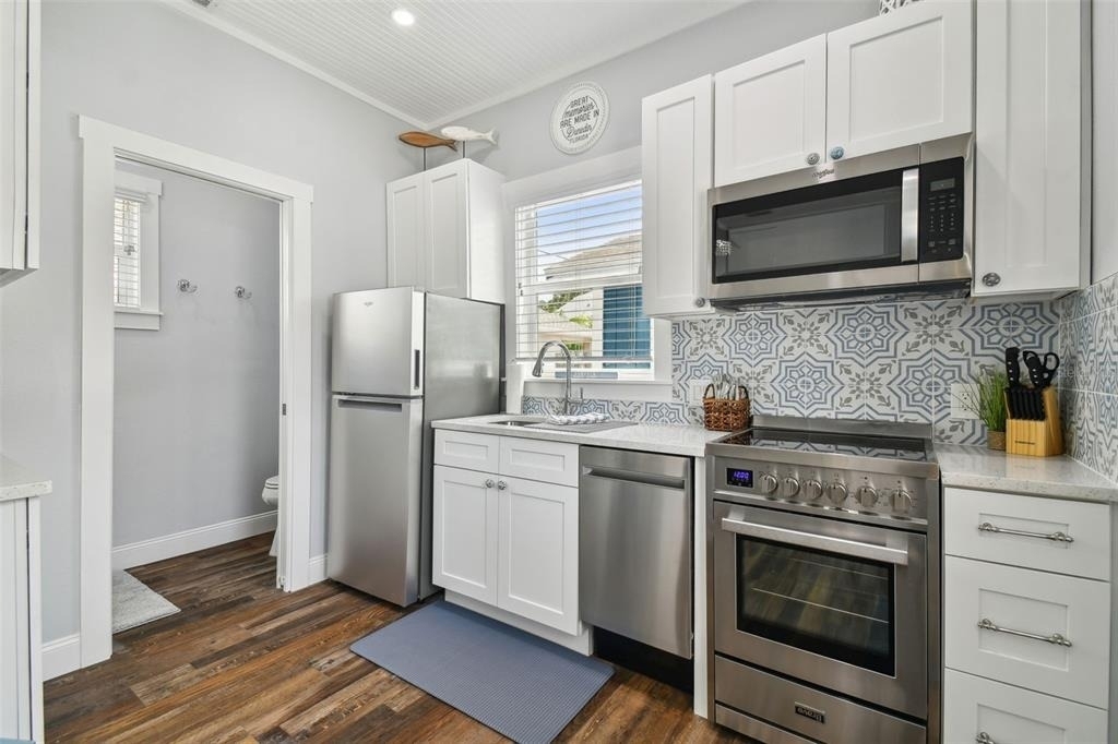 602 1/2 Skinner Boulevard - Photo 2