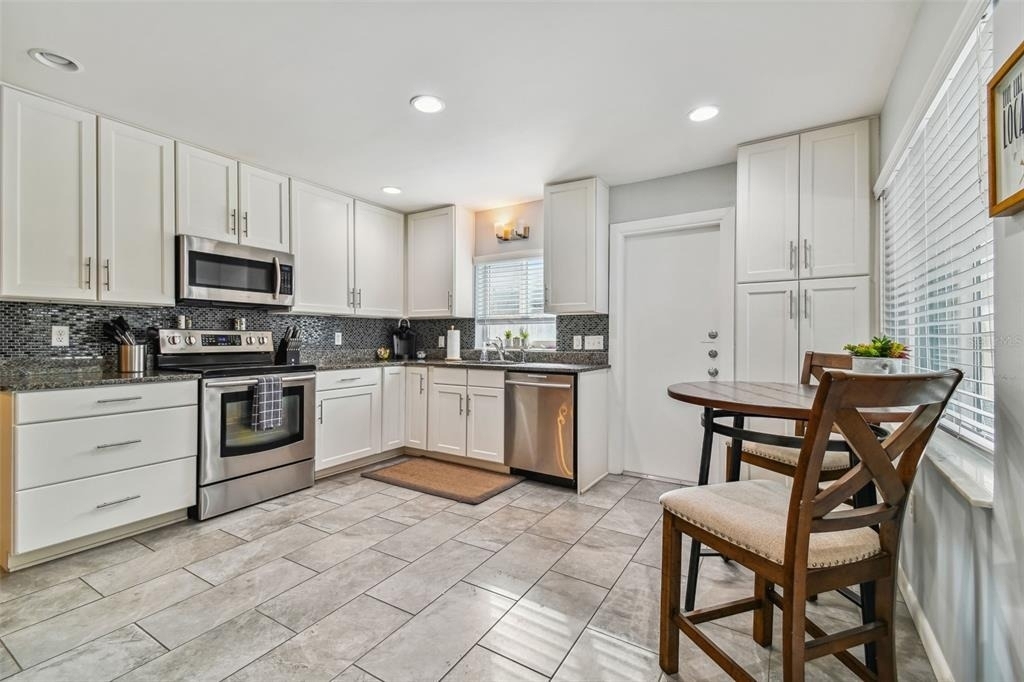 1523 Bayshore Boulevard - Photo 2