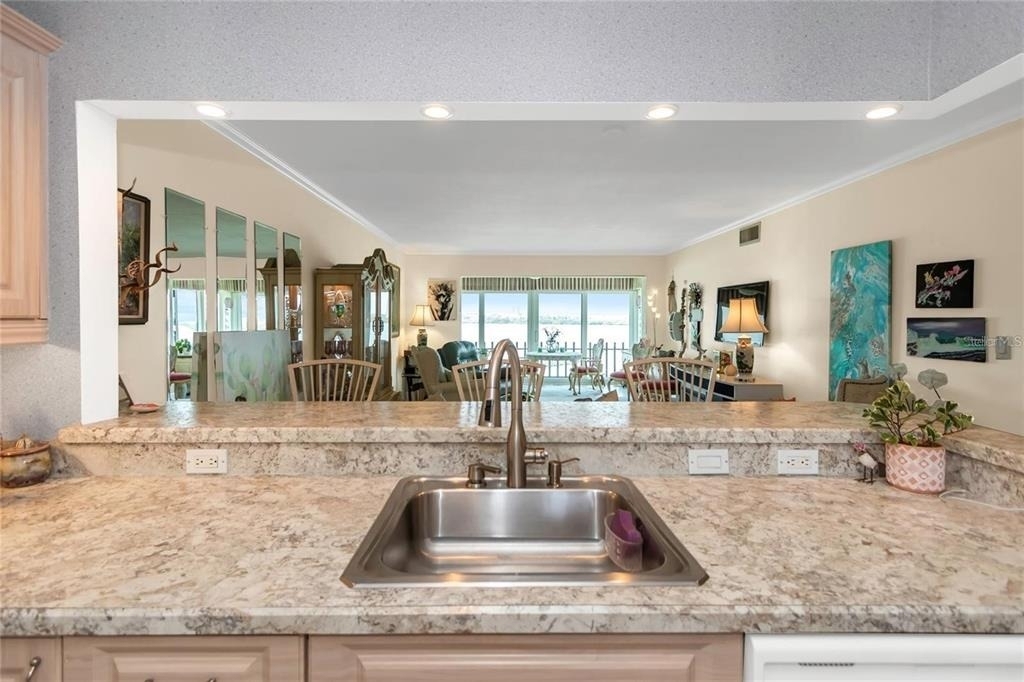 868 Bayway Boulevard - Photo 18