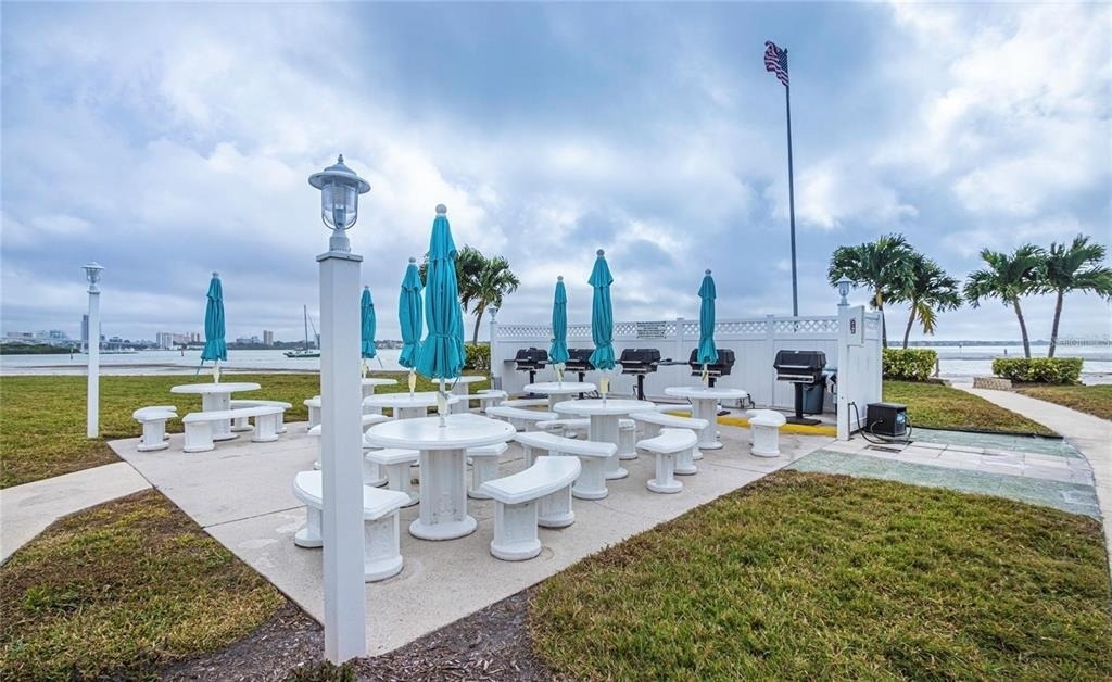 868 Bayway Boulevard - Photo 8