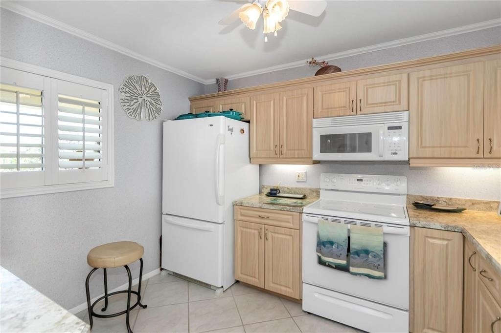 868 Bayway Boulevard - Photo 15
