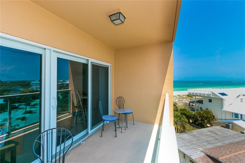 880 Mandalay Avenue - Photo 4