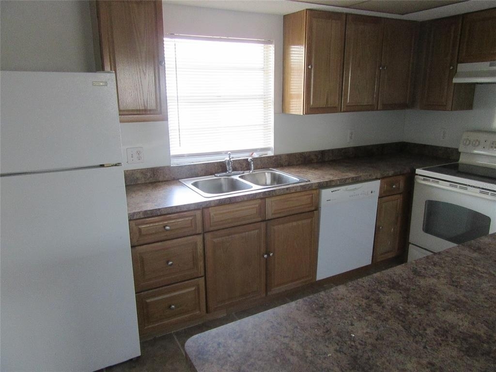 463 76th Avenue N - Photo 5