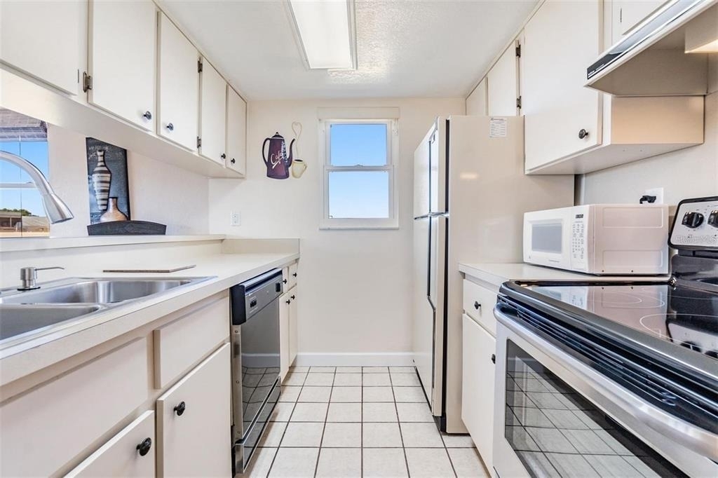 2525 West Bay Drive - Photo 6