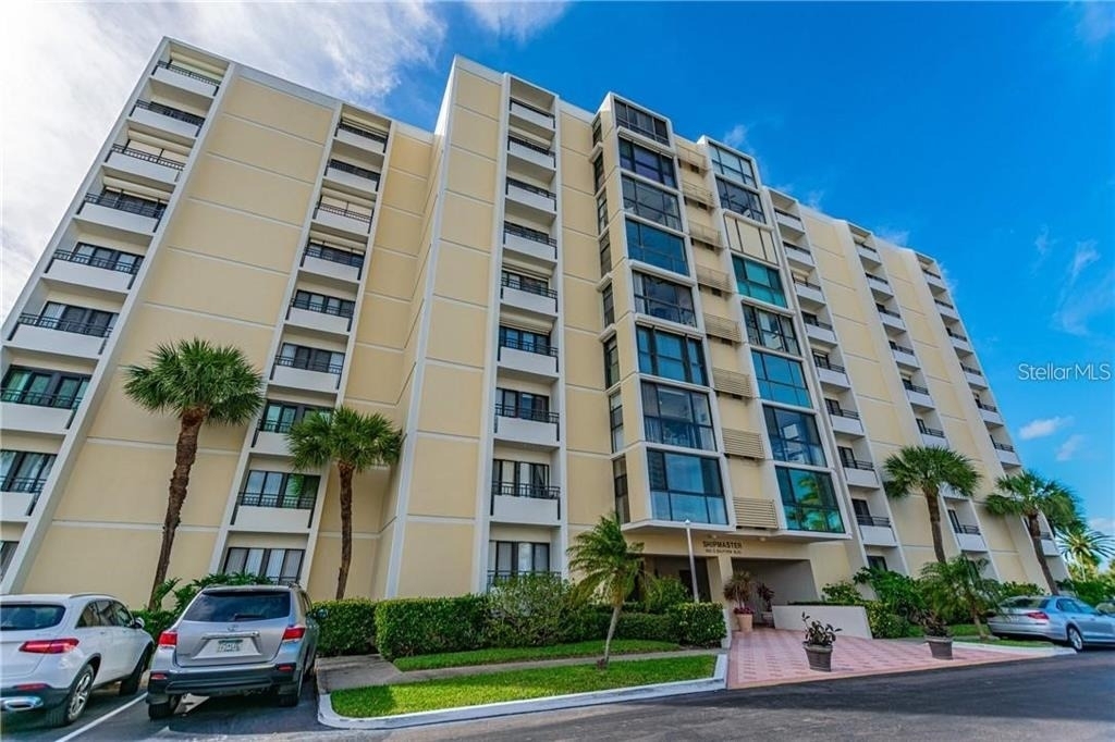 800 S Gulfview Boulevard - Photo 0