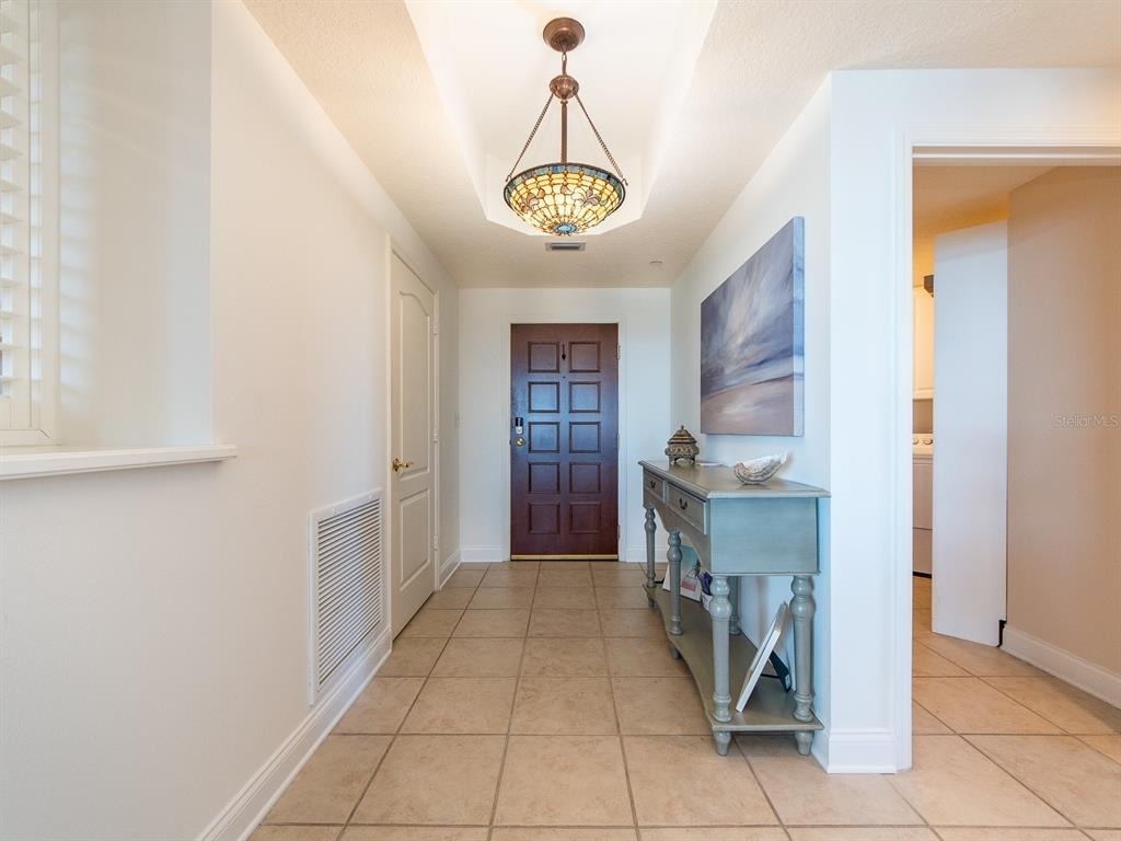 521 Mandalay Avenue - Photo 2