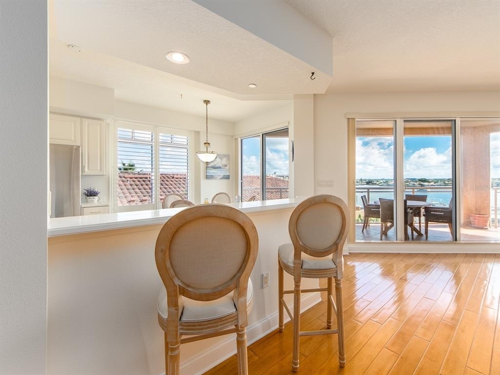 521 Mandalay Avenue - Photo 10