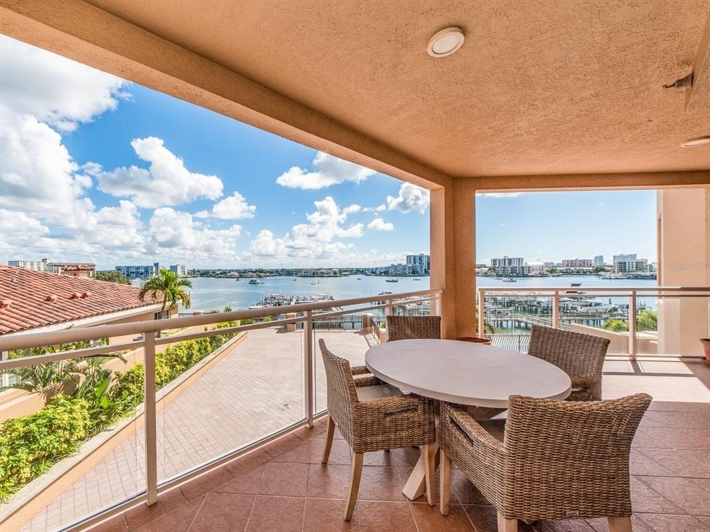 521 Mandalay Avenue - Photo 9