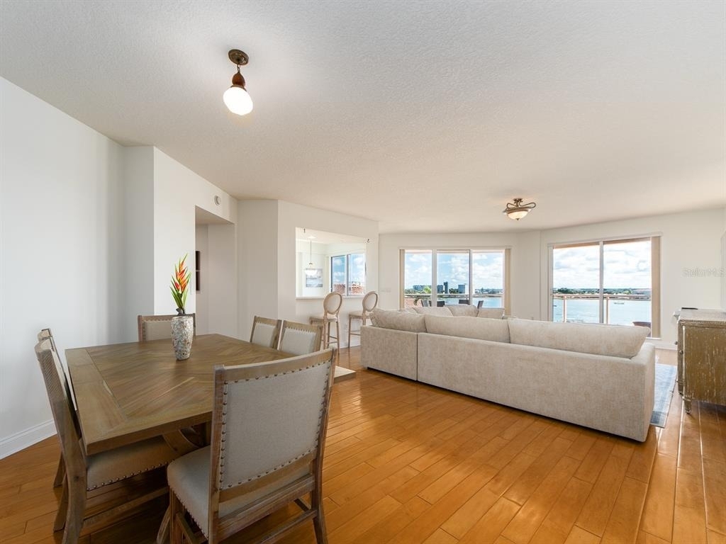 521 Mandalay Avenue - Photo 3