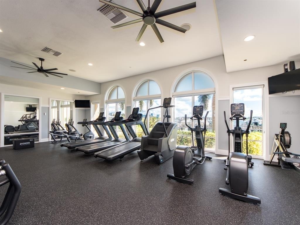 521 Mandalay Avenue - Photo 33
