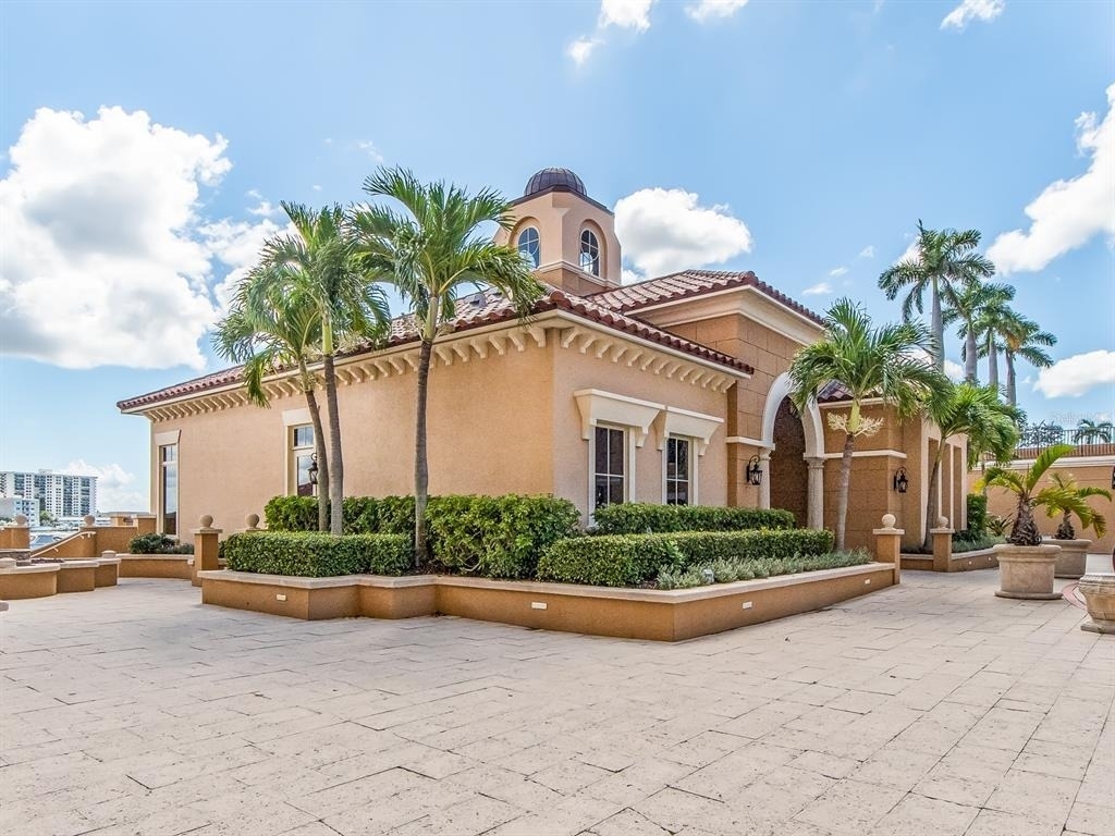 521 Mandalay Avenue - Photo 32