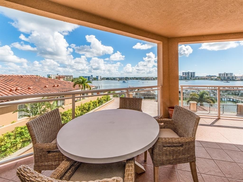 521 Mandalay Avenue - Photo 8