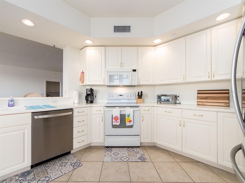 521 Mandalay Avenue - Photo 12