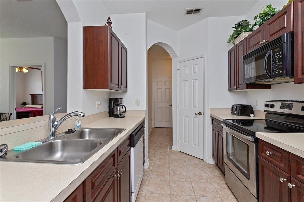 2307 Silver Palm Dr - Photo 2