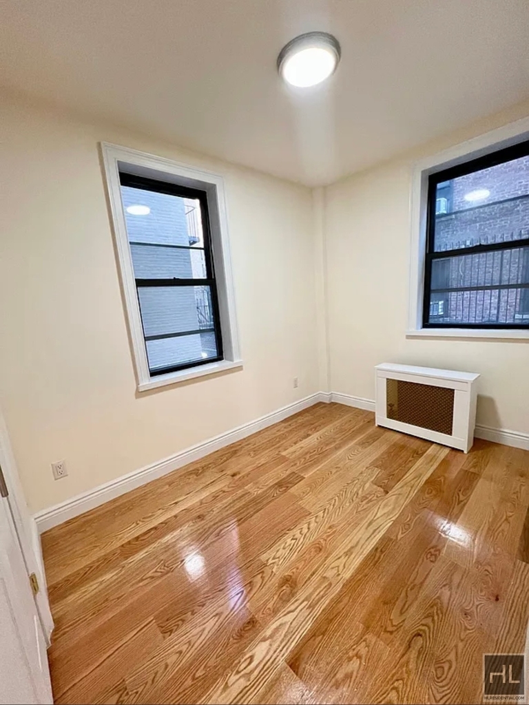 East 50th Street - Photo 4