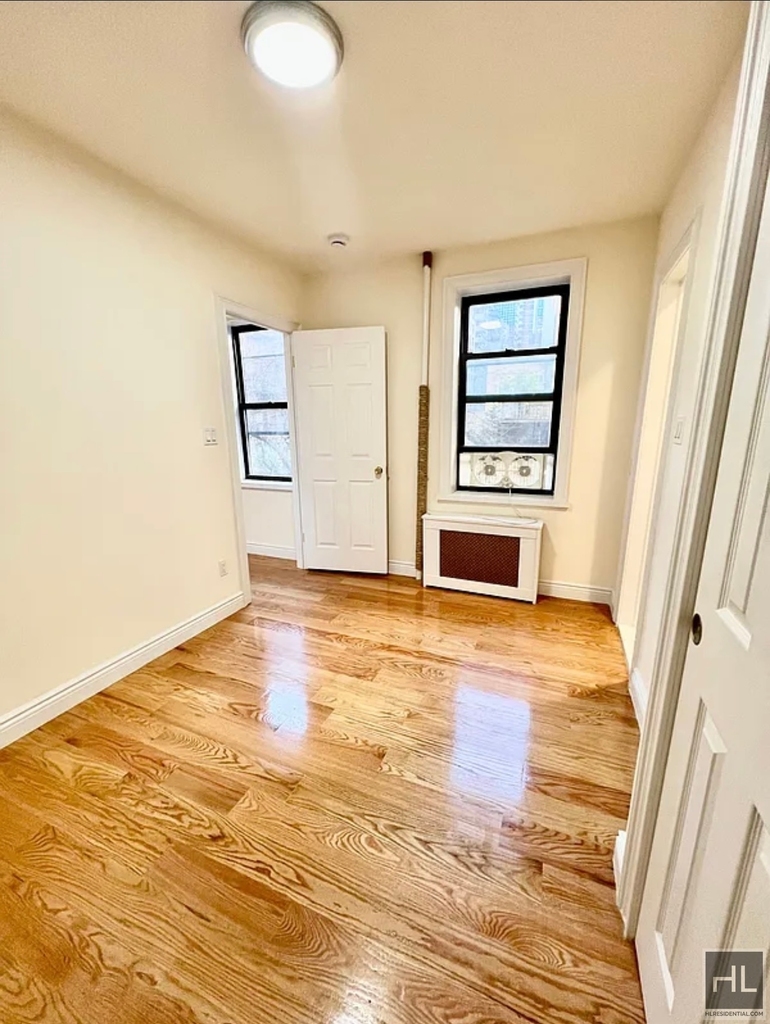 East 50th Street - Photo 20