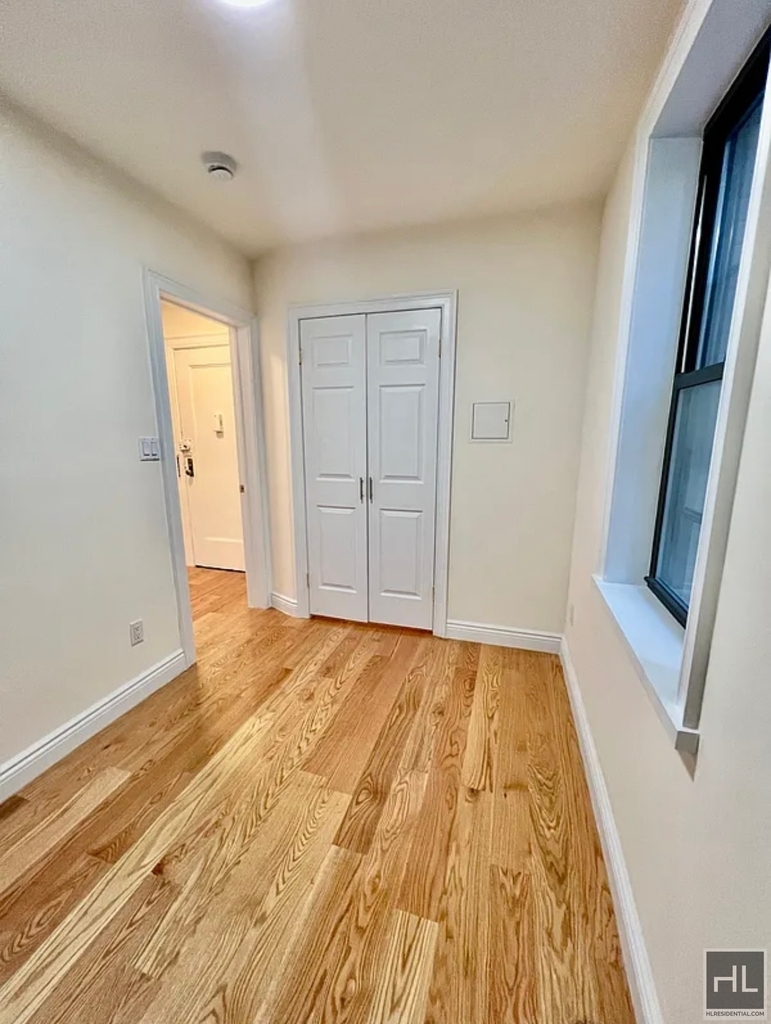 East 50th Street - Photo 6