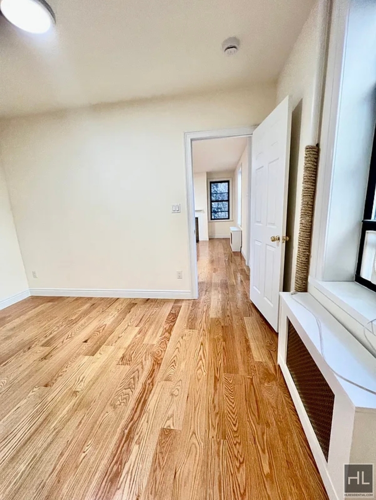 East 50th Street - Photo 24