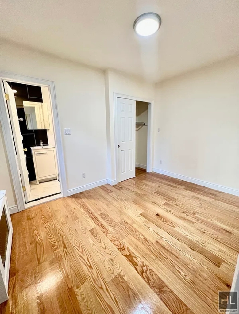 East 50th Street - Photo 18
