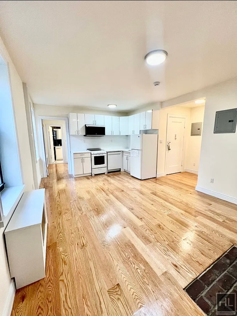 East 50th Street - Photo 1