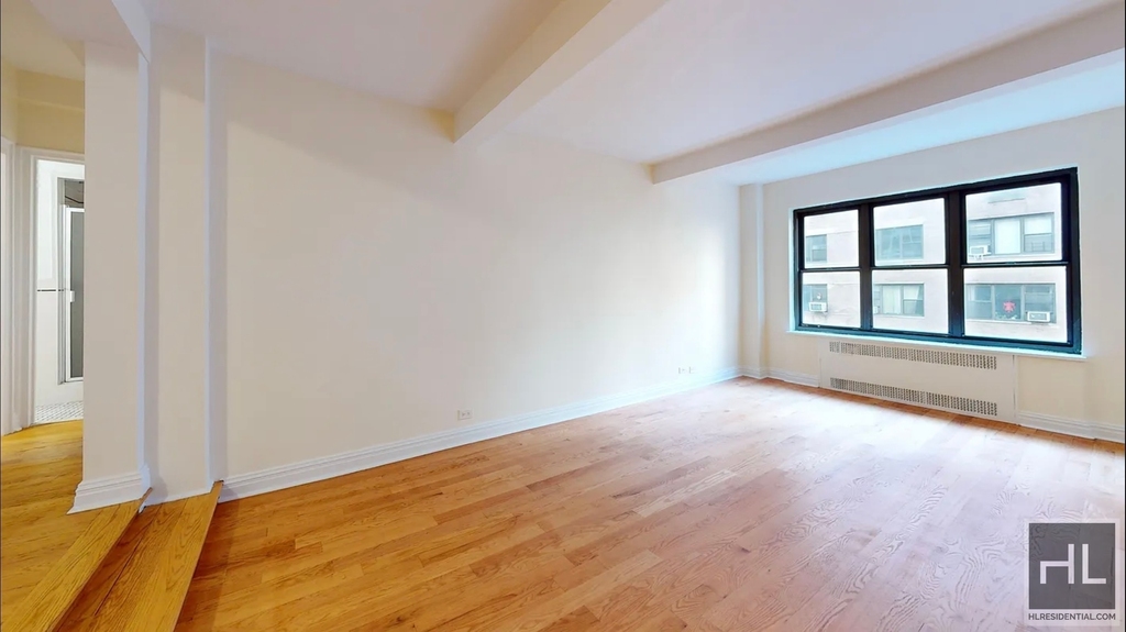 East 56 Street - Photo 4