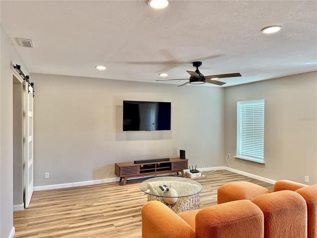 265 W Towne Place - Photo 9