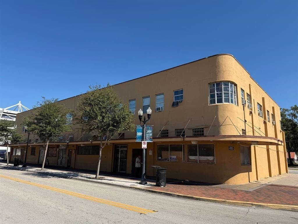 221 S Parramore Avenue - Photo 1