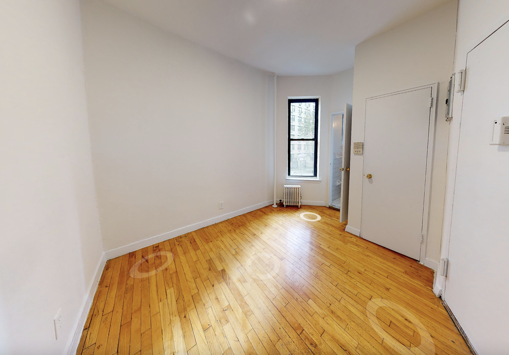 East 93rd St Between 1st & 2nd Ave  - Photo 4