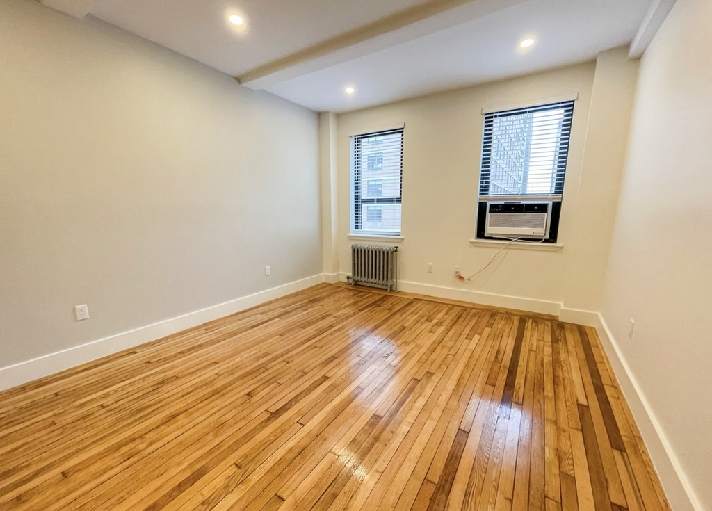 Waverly Place and Mercer Street - Photo 1