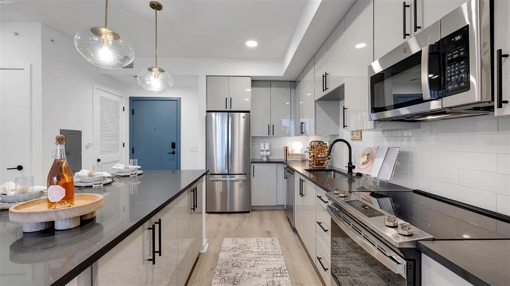 225 1st Avenue N - Photo 12
