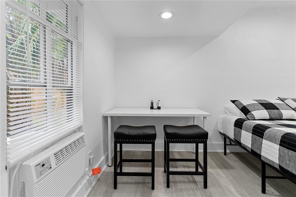 412 E Harwood Street - Photo 5