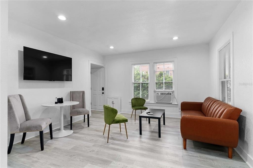 412 E Harwood Street - Photo 3